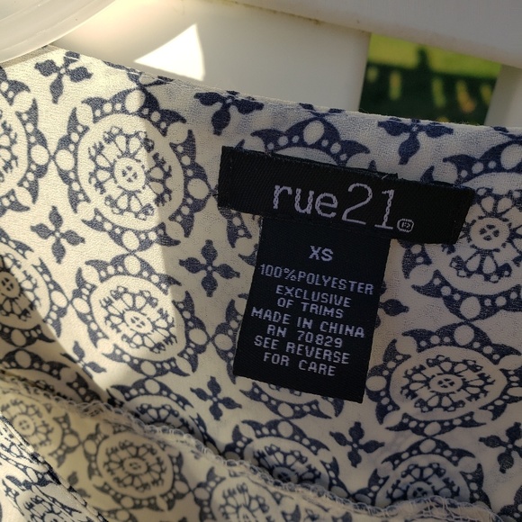 Rue 21 boho geometric blouse - Picture 4 of 8